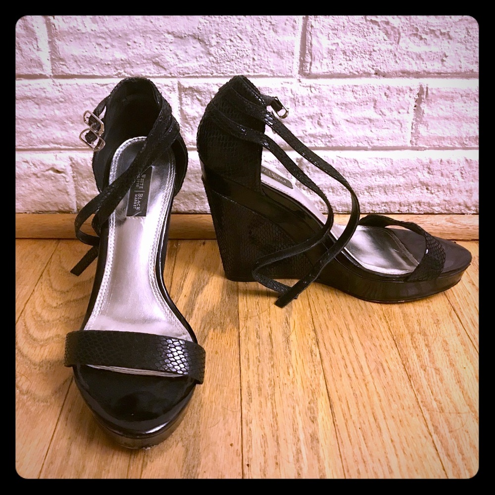 WHBM 7.5 wedge heels